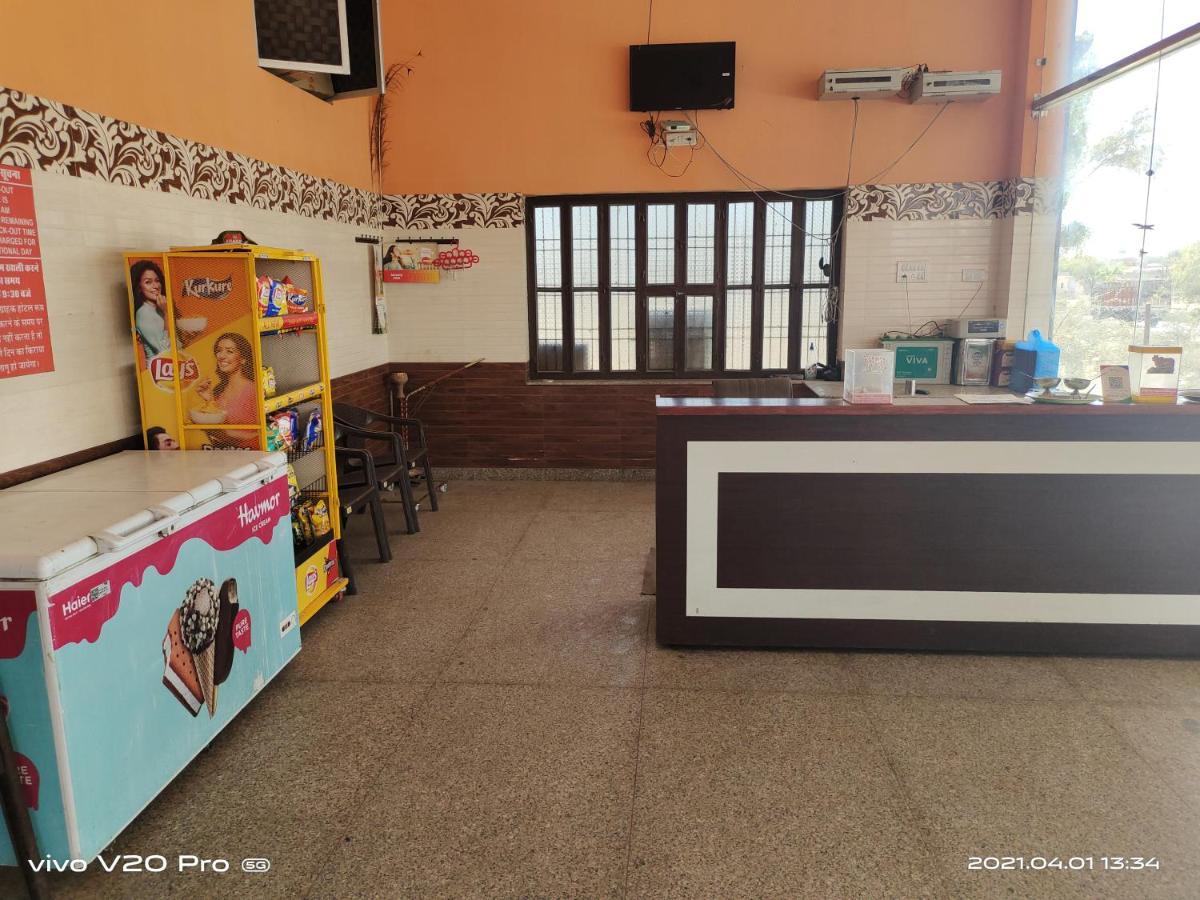 Hotel Purnima Palace Fatehpur  Esterno foto